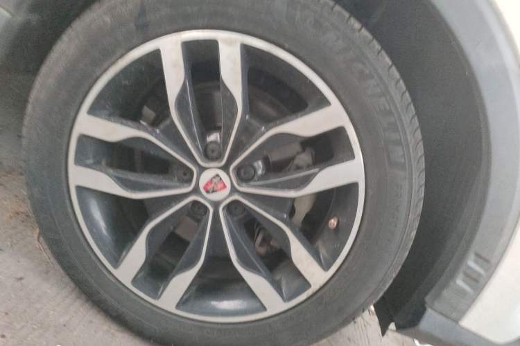 Used Roewe RX5 2017 20T Two-Wheel Drive Automatic Internet Elite Edition Right Front Wheel Hub