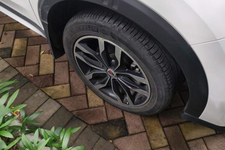 Used Roewe RX5 2017 20T Two-Wheel Drive Automatic Internet Elite Edition Right Front Wheel Hub