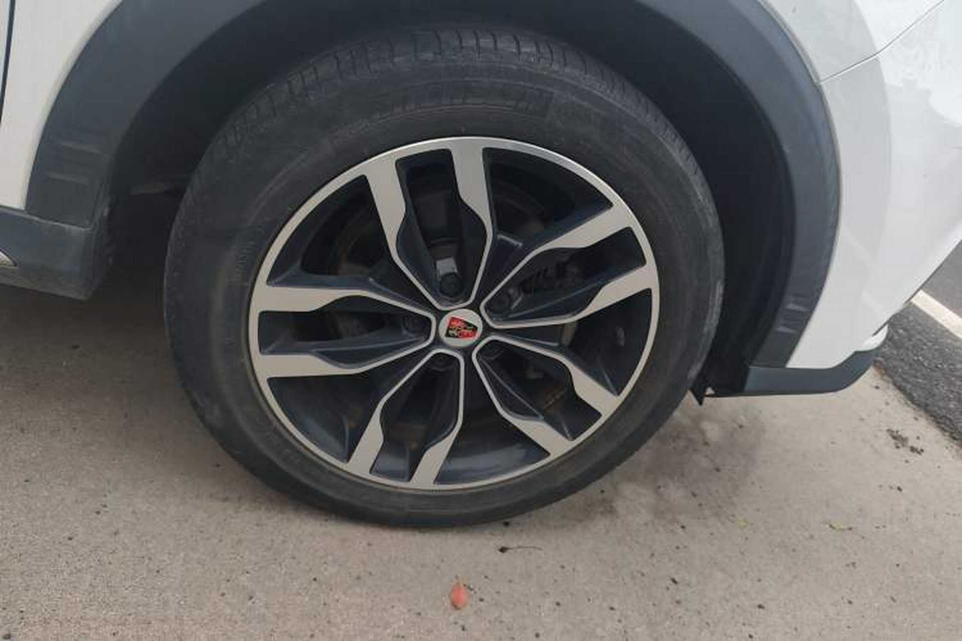 Used Roewe RX5 2017 20T Two-Wheel Drive Automatic Internet Elite Edition Right Front Wheel Hub