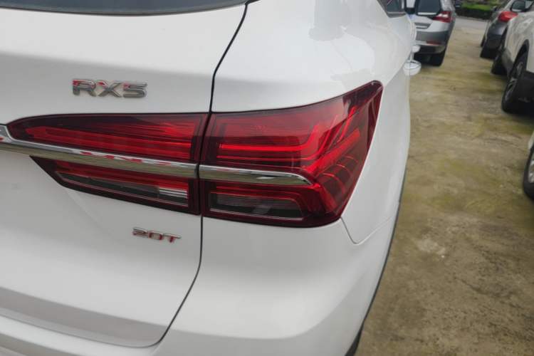 Used Roewe RX5 2017 20T Two-Wheel Drive Automatic Internet Elite Edition Right Rear Taillight