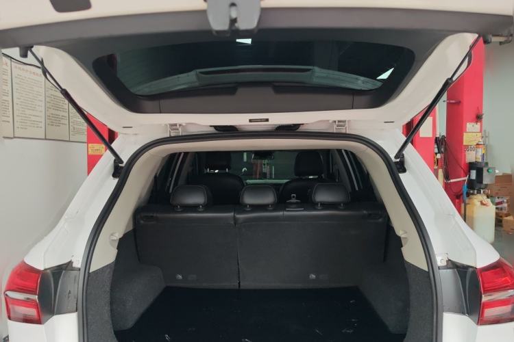 Used Roewe RX5 2017 20T Two-Wheel Drive Automatic Internet Elite Edition Trunk