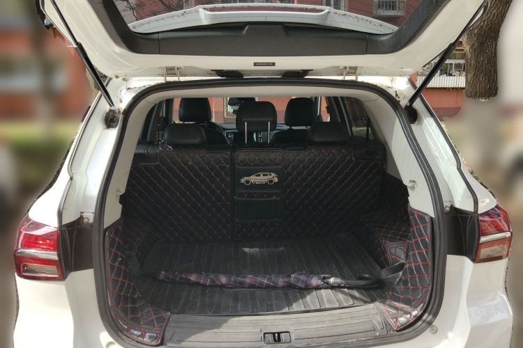 Used Roewe RX5 2017 20T Two-Wheel Drive Automatic Internet Elite Edition Trunk