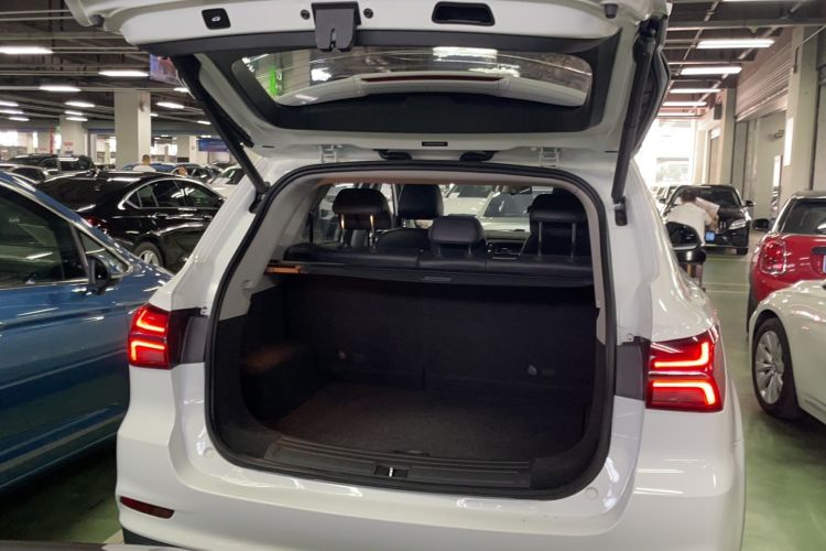 Used Roewe RX5 2017 20T Two-Wheel Drive Automatic Internet Elite Edition Trunk
