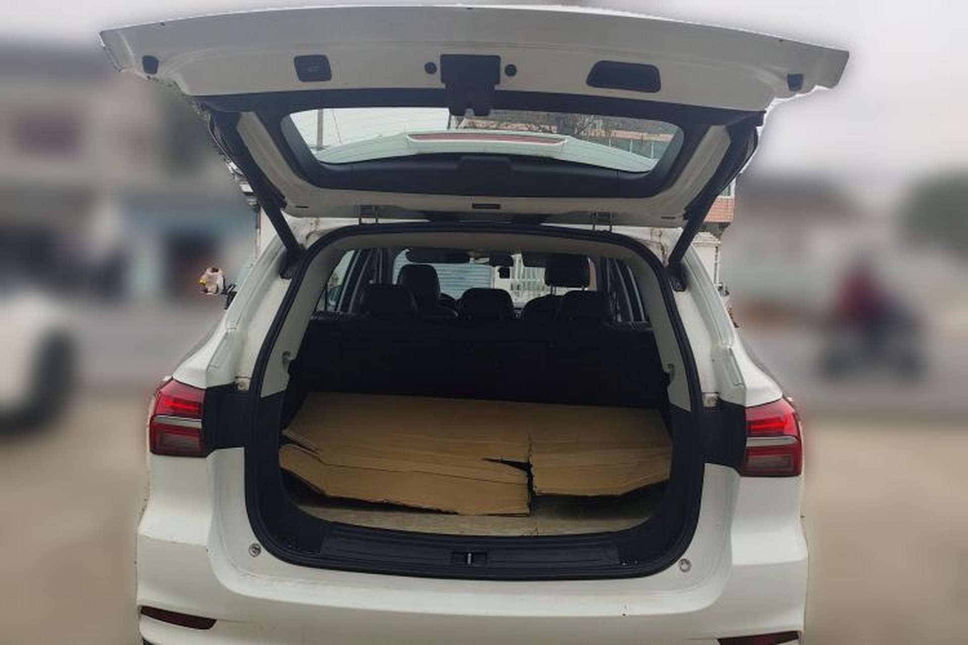 Used Roewe RX5 2017 20T Two-Wheel Drive Automatic Internet Elite Edition Trunk