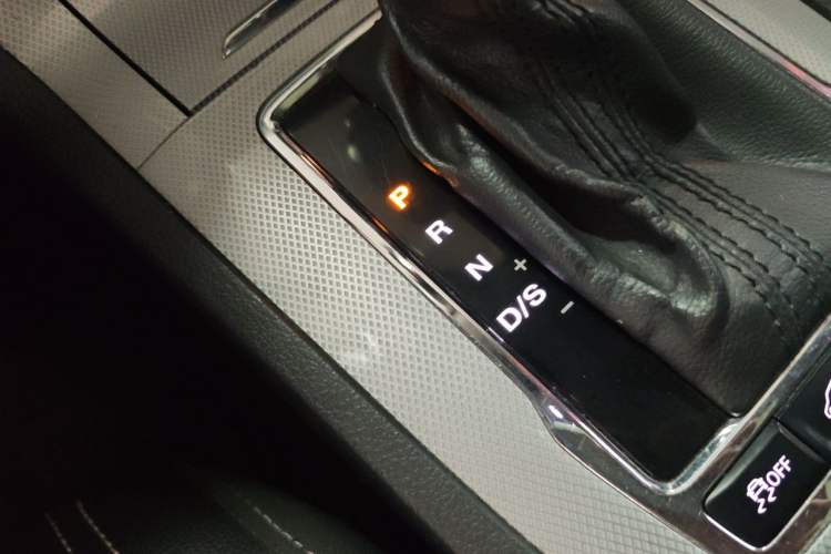 Used Roewe RX5 2017 20T Two-Wheel Drive Automatic Internet Elite Edition Vehicle Key