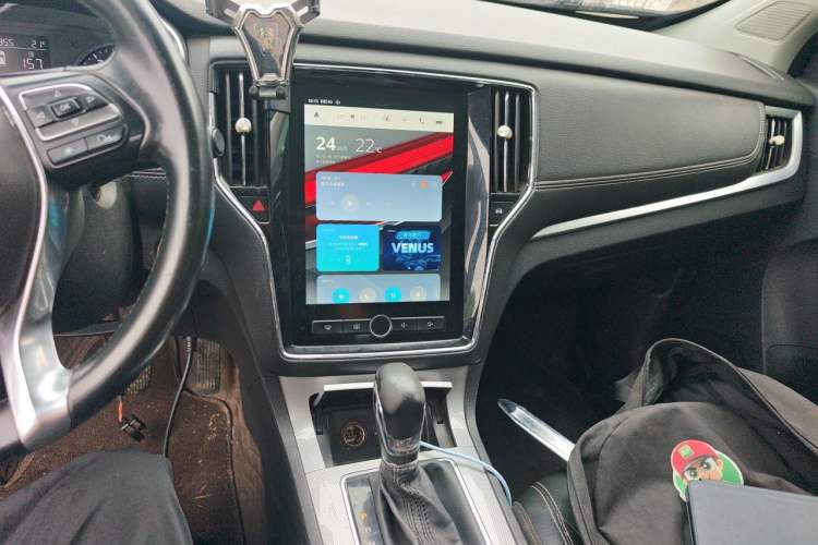 Used Roewe RX5 2018 20T Two-Wheel Drive Automatic Internet Smart Edition Audio And AC Panel