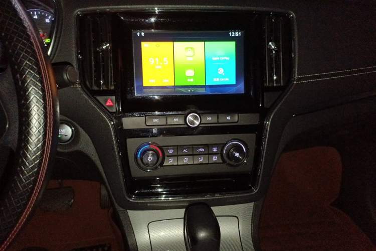 Used Roewe RX5 2018 20T Two-Wheel Drive Automatic Flagship Edition Audio And AC Panel
