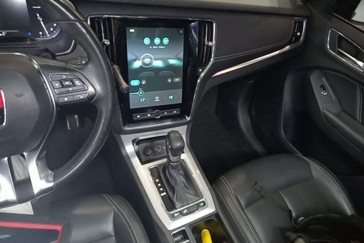 Used Roewe RX5 2018 30T Two-Wheel Drive Automatic Internet Smart Edition Audio And AC Panel