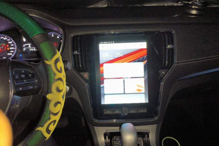 Used Roewe RX5 2018 20T Two-Wheel Drive Automatic Internet Smart Edition Audio And AC Panel