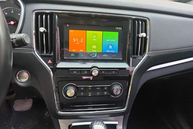 Used Roewe RX5 2018 20T Two-Wheel Drive Automatic Flagship Edition Audio And AC Panel