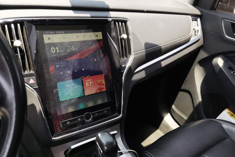 Used Roewe RX5 2018 20T Two-Wheel Drive Automatic Internet Smart Edition Audio And AC Panel