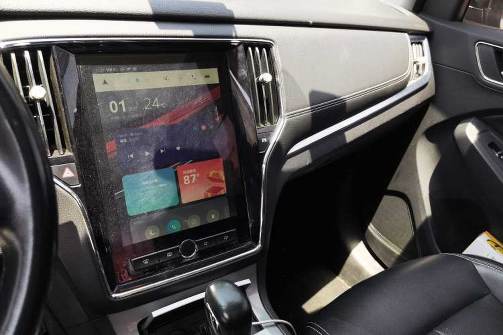 Used Roewe RX5 2018 20T Two-Wheel Drive Automatic Internet Smart Edition Audio And AC Panel
