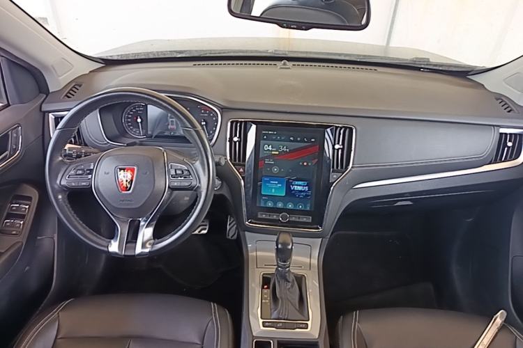 Used Roewe RX5 2018 30T Two-Wheel Drive Automatic Internet Smart Edition Center Console