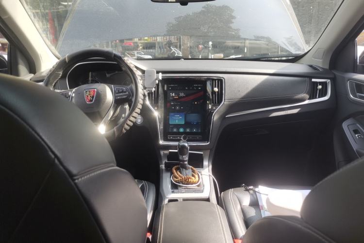 Used Roewe RX5 2018 20T Two-Wheel Drive Automatic Internet Smart Edition Center Console