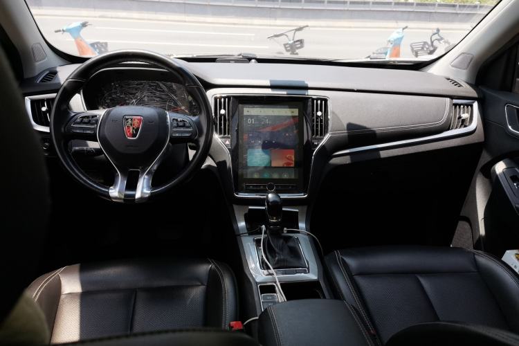 Used Roewe RX5 2018 20T Two-Wheel Drive Automatic Internet Smart Edition Center Console