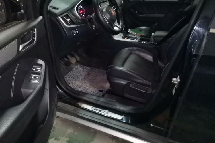 Used Roewe RX5 2018 20T Two-Wheel Drive Automatic Internet Smart Edition Driver Seat