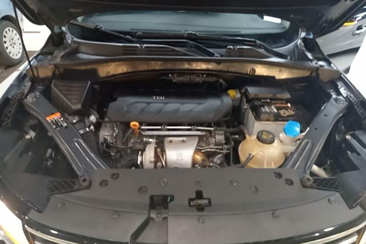 Used Roewe RX5 2018 30T Two-Wheel Drive Automatic Internet Smart Edition Engine Bay