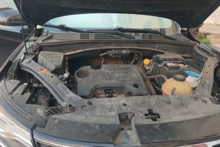 Used Roewe RX5 2018 20T Two-Wheel Drive Manual Flagship Edition Engine Bay