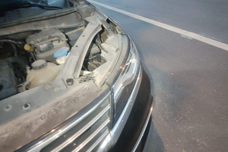 Used Roewe RX5 2018 20T Two-Wheel Drive Automatic Internet Smart Edition Engine Bay Left