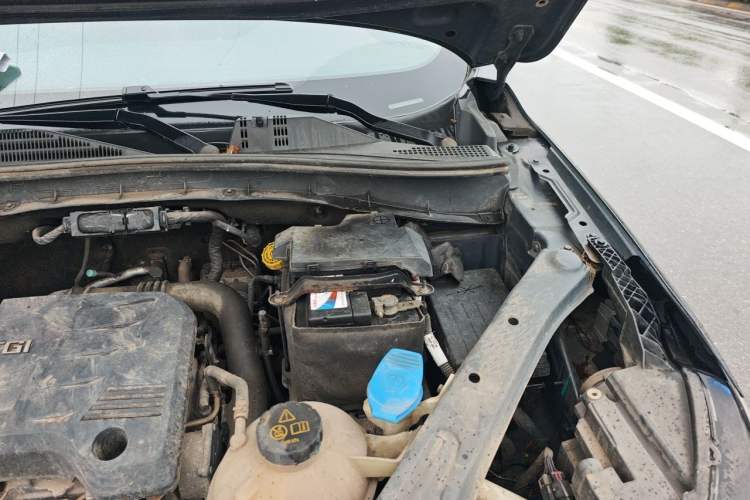 Used Roewe RX5 2018 20T Two-Wheel Drive Automatic Internet Smart Edition Engine Bay Left