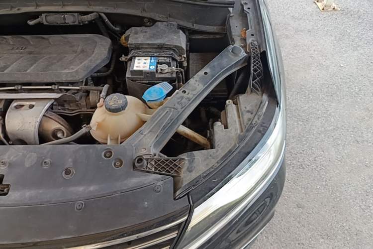 Used Roewe RX5 2018 30T Two-Wheel Drive Automatic Internet Smart Edition Engine Bay Left