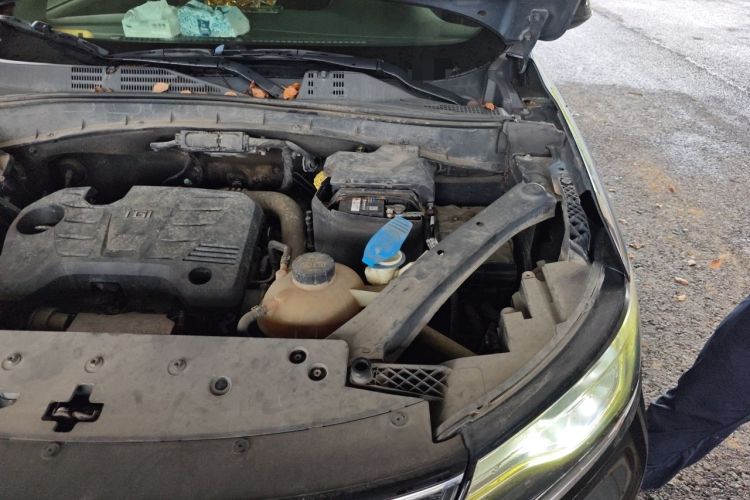 Used Roewe RX5 2018 20T Two-Wheel Drive Automatic Flagship Edition Engine Bay Left