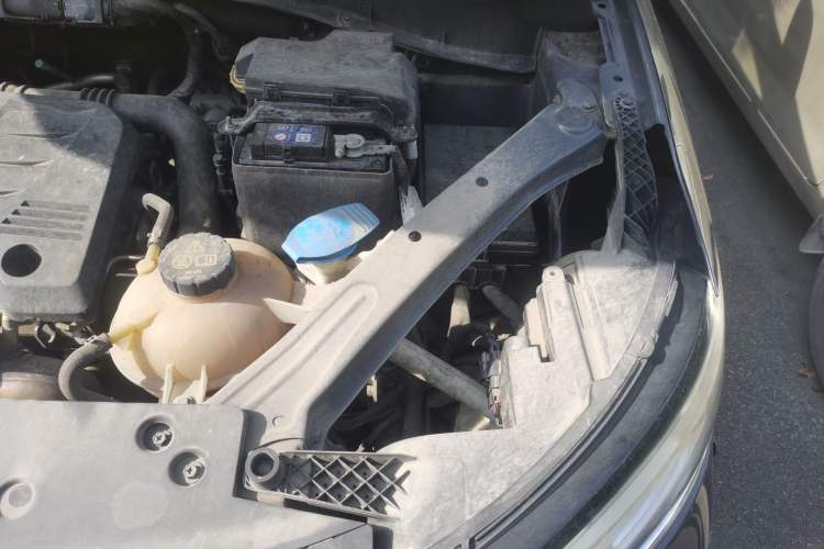 Used Roewe RX5 2018 20T Two-Wheel Drive Automatic Internet Smart Edition Engine Bay Left