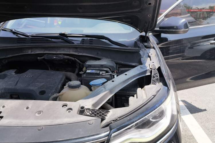 Used Roewe RX5 2018 20T Two-Wheel Drive Automatic Internet Smart Edition Engine Bay Left