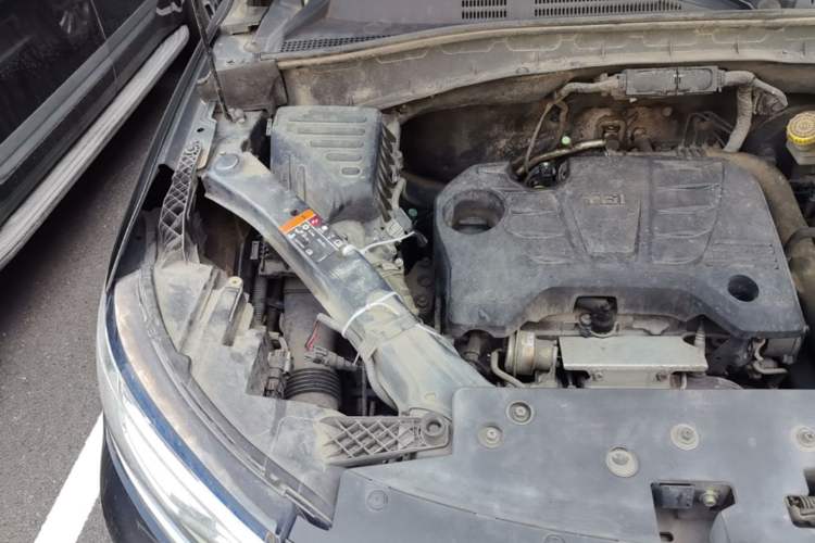 Used Roewe RX5 2018 20T Two-Wheel Drive Automatic Internet Smart Edition Engine Bay Right