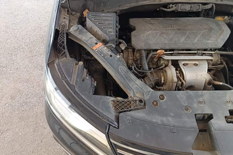 Used Roewe RX5 2018 30T Two-Wheel Drive Automatic Internet Smart Edition Engine Bay Right