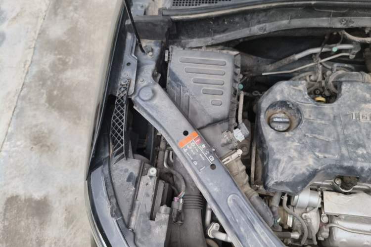 Used Roewe RX5 2018 20T Two-Wheel Drive Automatic Flagship Edition Engine Bay Right