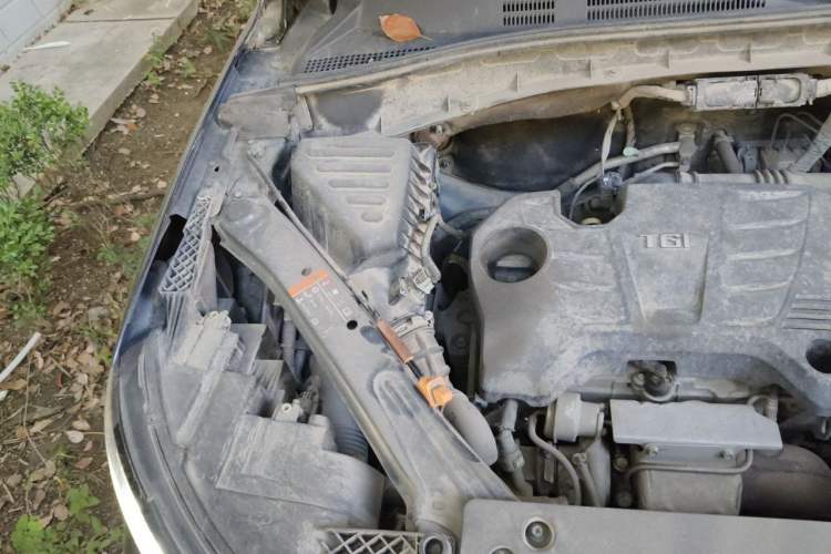 Used Roewe RX5 2018 20T Two-Wheel Drive Manual Internet Elite Edition Engine Bay Right