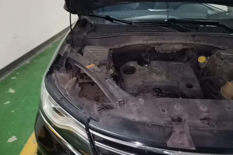 Used Roewe RX5 2018 20T Two-Wheel Drive Automatic Internet Smart Edition Engine Bay Right