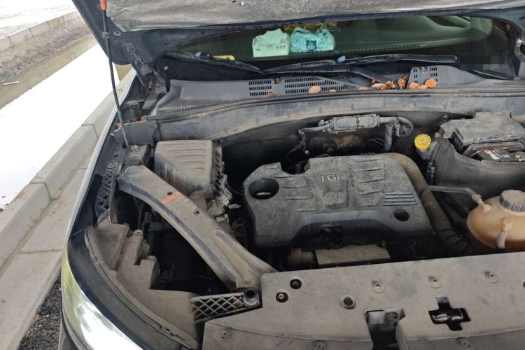Used Roewe RX5 2018 20T Two-Wheel Drive Automatic Flagship Edition Engine Bay Right