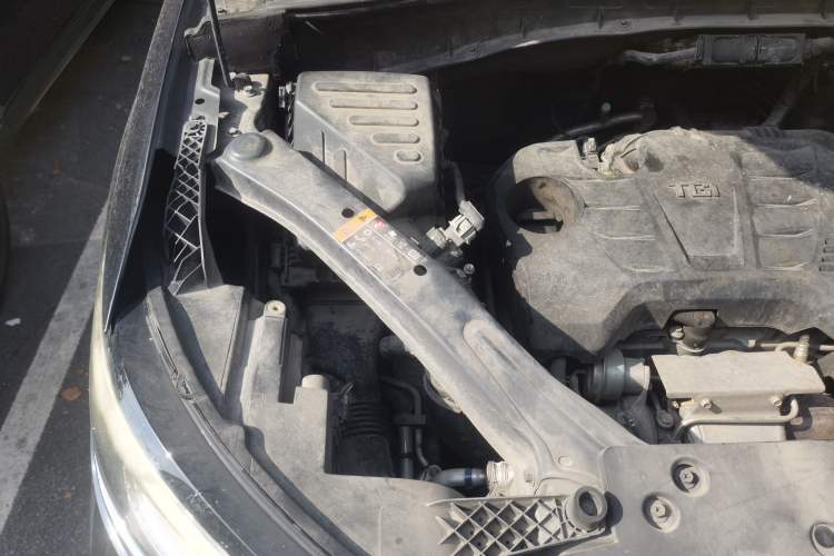 Used Roewe RX5 2018 20T Two-Wheel Drive Automatic Internet Smart Edition Engine Bay Right