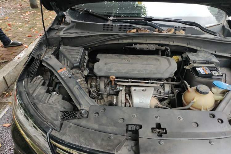 Used Roewe RX5 2018 30T Two-Wheel Drive Automatic Internet Platinum Edition Engine Bay Right