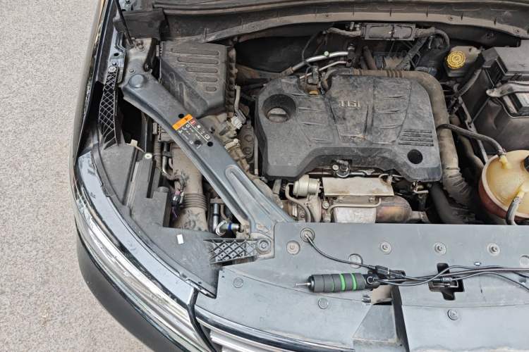 Used Roewe RX5 2018 20T Two-Wheel Drive Automatic Internet Smart Edition Engine Bay Right
