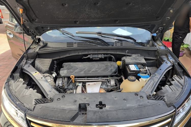 Used Roewe RX5 2018 30T Two-Wheel Drive Automatic Internet Black Gold Limited Edition Engine Bay