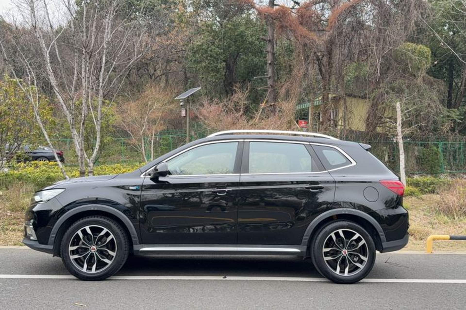 Used Roewe RX5 2018 20T Two-Wheel Drive Manual Internet Smart Edition Exterior 2