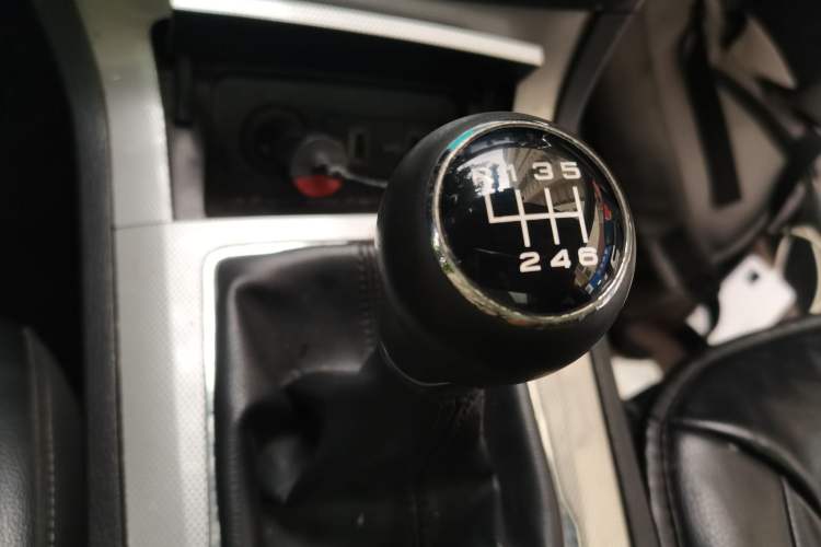 Used Roewe RX5 2018 20T Two-Wheel Drive Manual Internet Smart Edition Gear Lever