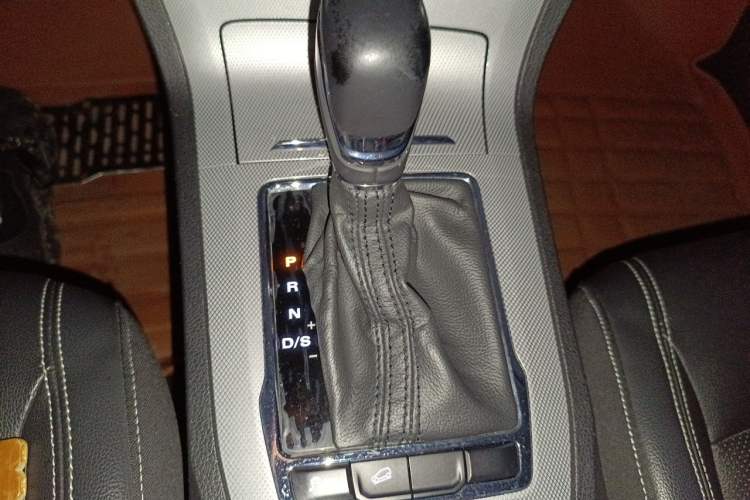 Used Roewe RX5 2018 20T Two-Wheel Drive Automatic Flagship Edition Gear Lever
