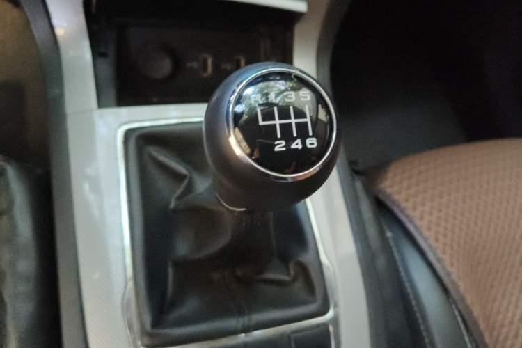 Used Roewe RX5 2018 20T Two-Wheel Drive Manual Internet Elite Edition Gear Lever