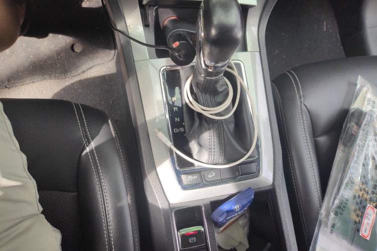 Used Roewe RX5 2018 20T Two-Wheel Drive Automatic Flagship Edition Gear Lever