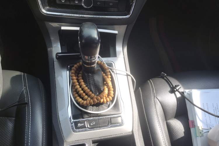 Used Roewe RX5 2018 20T Two-Wheel Drive Automatic Internet Smart Edition Gear Lever