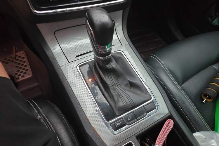 Used Roewe RX5 2018 20T Two-Wheel Drive Automatic Flagship Edition Gear Lever