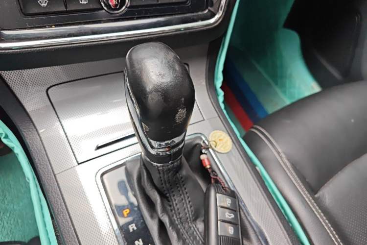 Used Roewe RX5 2018 20T Two-Wheel Drive Automatic Internet Smart Edition Gear Lever