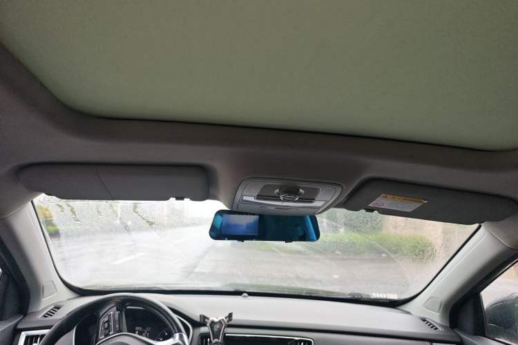 Used Roewe RX5 2018 20T Two-Wheel Drive Automatic Internet Smart Edition Headliner