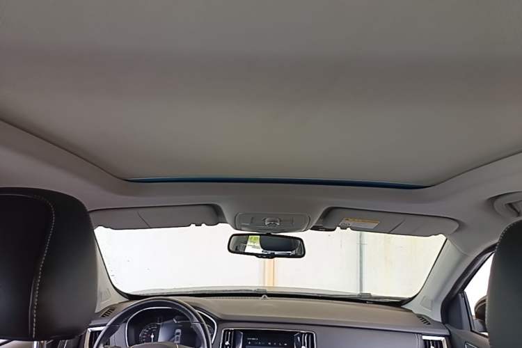 Used Roewe RX5 2018 30T Two-Wheel Drive Automatic Internet Smart Edition Headliner