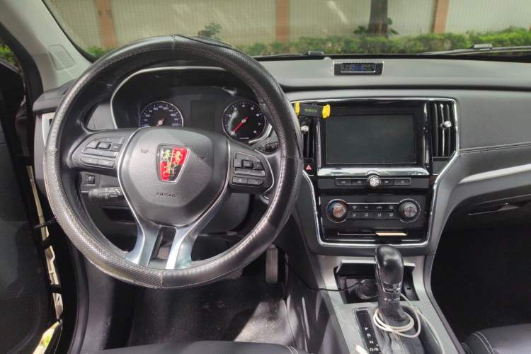 Used Roewe RX5 2018 20T Two-Wheel Drive Automatic Flagship Edition Interior 2