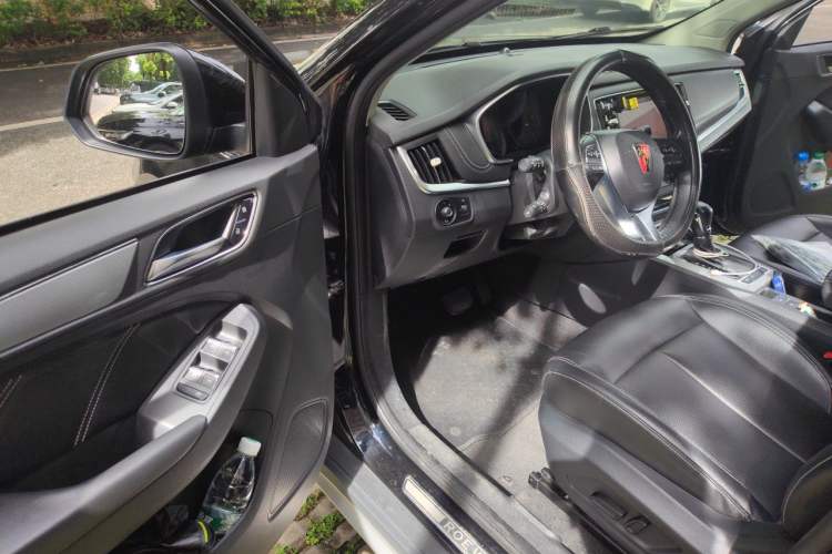 Used Roewe RX5 2018 20T Two-Wheel Drive Automatic Flagship Edition Interior 3
